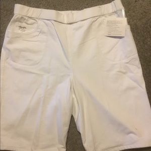 💕QUACKER FACTORY WHITE BERMUDA JEAN SHORTS💕